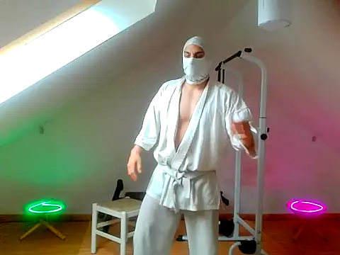 Snapshot of NinjaLaser chatting on 15, 4, 2026 NinjaLaser online show from 15, 4, 2026