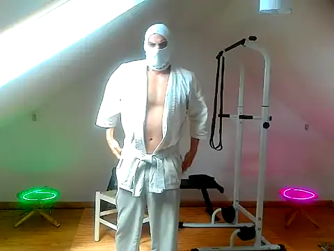 Snapshot of NinjaLaser chatting on 19, 4, 2026 NinjaLaser online show from 19, 4, 2026