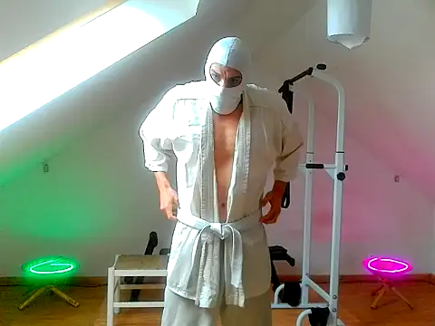Snapshot of NinjaLaser chatting on 10, 5, 2026 NinjaLaser online show from 10, 5, 2026