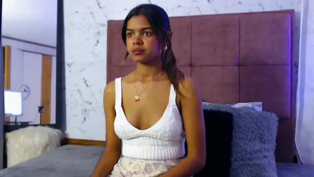 Daniela Lunax online show from 11, 4, 2026