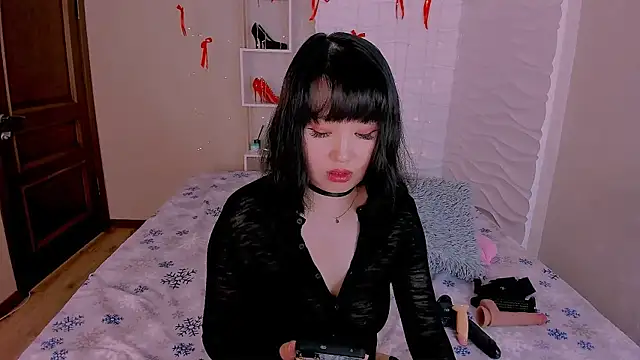 Akiko Yun online show from 17, 7, 2026