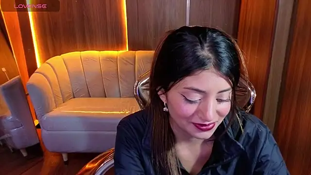 Lia queen tx online show from 16, 4, 2026