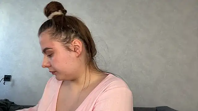 Ellaizatelly online show from 3, 5, 2026