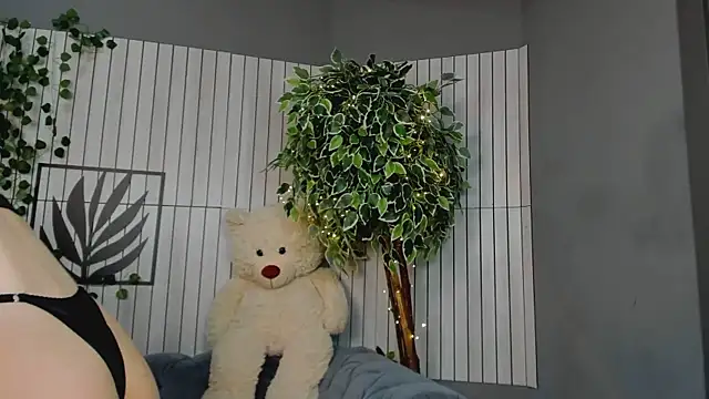 MilaLewi online show from 15, 4, 2026