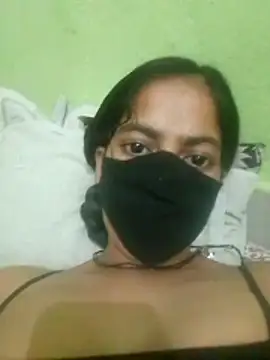 Snapshot of nidhiyadav00 chatting on 15, 4, 2026 nidhiyadav00 online show from 15, 4, 2026