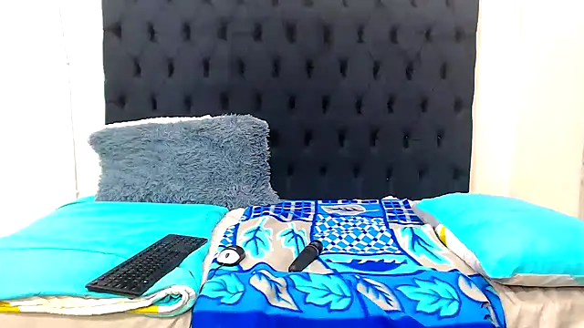 Dark Slim Thick online show from 19, 4, 2026