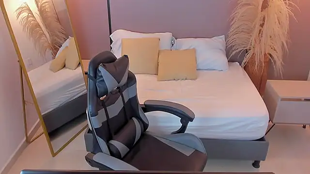 dakota grace online show from 20, 3, 2026