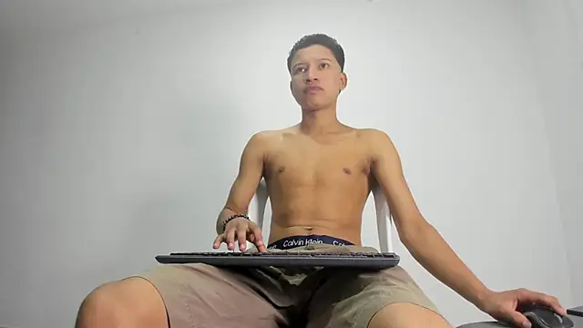 Snapshot of thiago_bigcock_1 chatting on 27, 5, 2026 thiago bigcock 1 online show from 27, 5, 2026