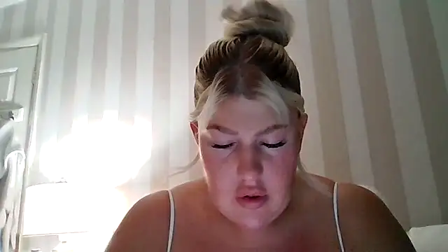 Lexi Laura online show from 18, 4, 2026