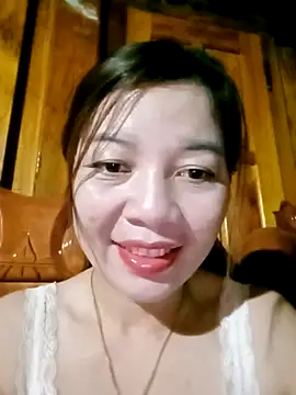 Yiyi102300 online show from 13, 4, 2026