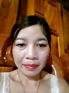 Yiyi102300 online show from 14, 4, 2026