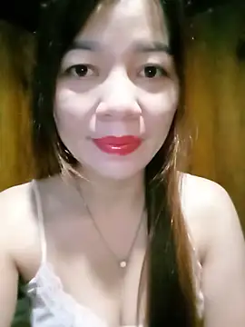 Snapshot of Yiyi102300 chatting on 15, 6, 2026 Yiyi102300 online show from 15, 6, 2026