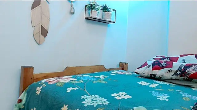 hotlatinaluna23 online show from 20, 5, 2026