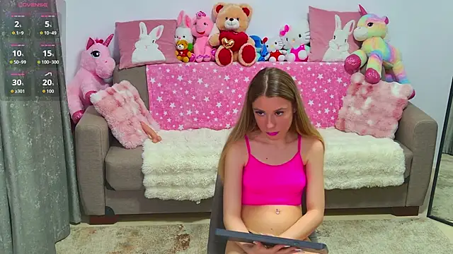 Snapshot of MayaJenner chatting on 4, 7, 2026 MayaJenner online show from 4, 7, 2026
