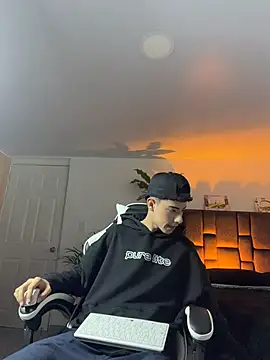 Snapshot of SebastianReed_ chatting on 22, 4, 2026 SebastianReed online show from 22, 4, 2026