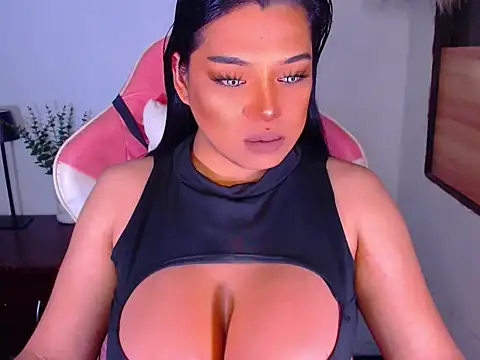 Zandralopez online show from 16, 5, 2026