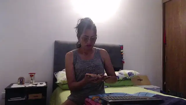 Taniafirelux online show from 25, 3, 2026