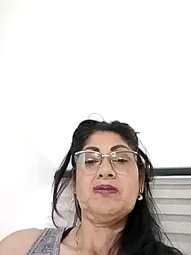 Taniafirelux online show from 4, 4, 2026