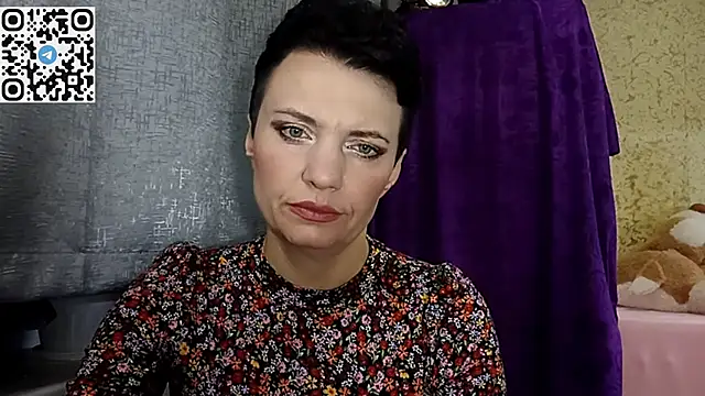 HotMamaQueen234 online show from 6, 4, 2026