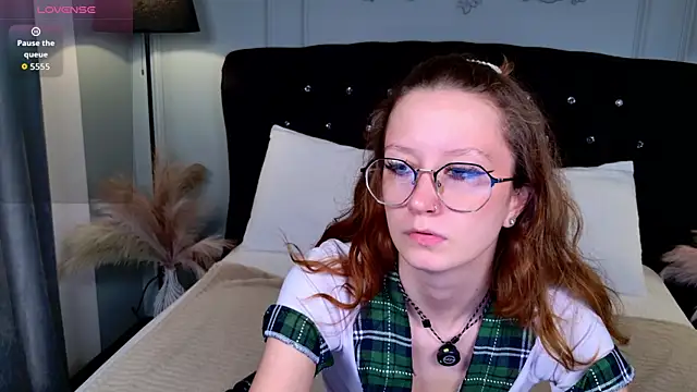 Snapshot of AmelieViolet chatting on 12, 7, 2026 AmelieViolet online show from 12, 7, 2026