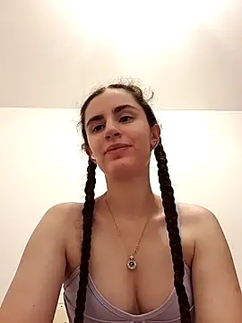 Snapshot of starlight_mo chatting on 9, 6, 2026 starlight mo online show from 9, 6, 2026