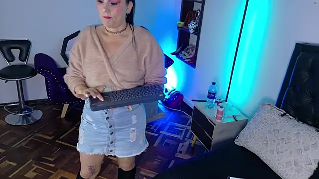 Snapshot of Scarlet_Hiit chatting on 1, 7, 2026 Scarlet Hiit online show from 1, 7, 2026