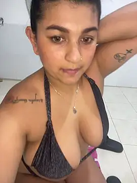 Snapshot of Mia_rouseee chatting on 7, 4, 2026 Mia rouseee online show from 7, 4, 2026