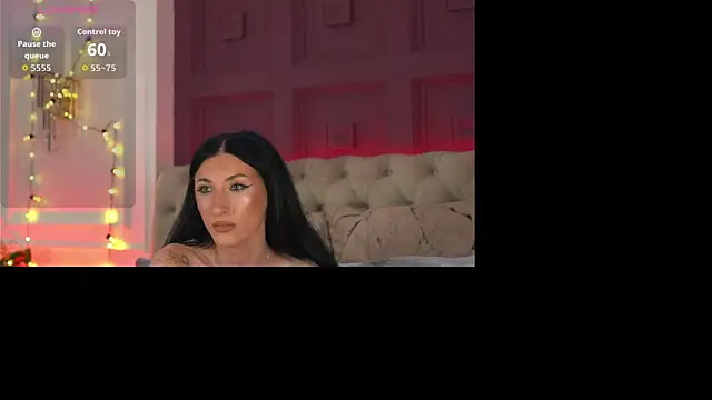 Snapshot of EllieJules chatting on 11, 7, 2026 EllieJules online show from 11, 7, 2026