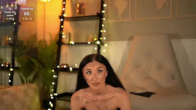 Snapshot of EllieJules chatting on 7, 8, 2026 EllieJules online show from 7, 8, 2026