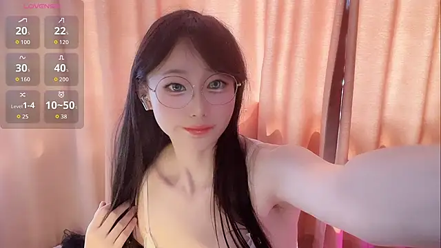 Snapshot of xinxinzii chatting on 9, 7, 2026 xinxinzii online show from 9, 7, 2026