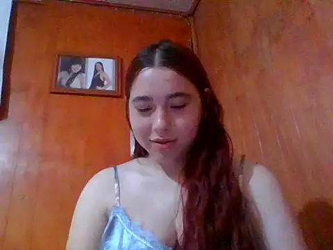 Annisof000 online show from 6, 4, 2026