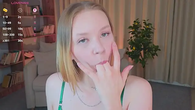 StaceyyJones online show from 20, 7, 2026