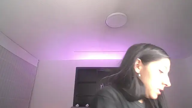 Melannyy V online show from 6, 8, 2026