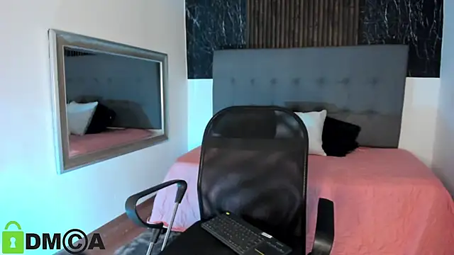 Tiffany Petite online show from 19, 3, 2026