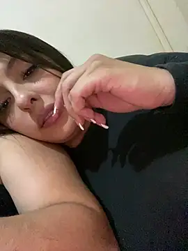 Snapshot of emiiross chatting on 1, 7, 2026 emiiross online show from 1, 7, 2026