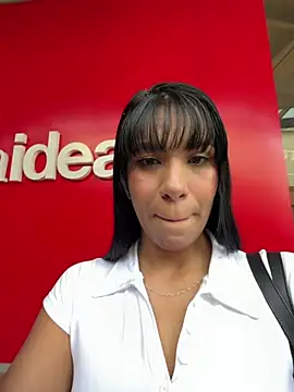 Snapshot of MonserratJons01 chatting on 23, 5, 2026 MonserratJons01 online show from 23, 5, 2026