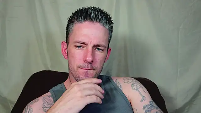 Snapshot of SkylarrGrey chatting on 19, 6, 2026 SkylarrGrey online show from 19, 6, 2026
