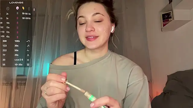 Snapshot of 1Kellynaive chatting on 15, 4, 2026 1Kellynaive online show from 15, 4, 2026