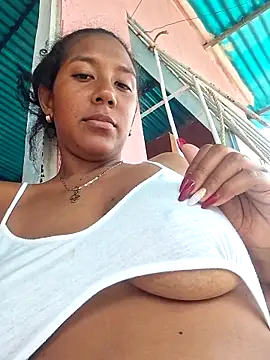Snapshot of emily_fox01 chatting on 22, 4, 2026 emily fox01 online show from 22, 4, 2026