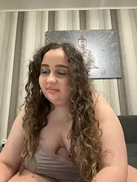 CurlyMaddie online show from 8, 4, 2026