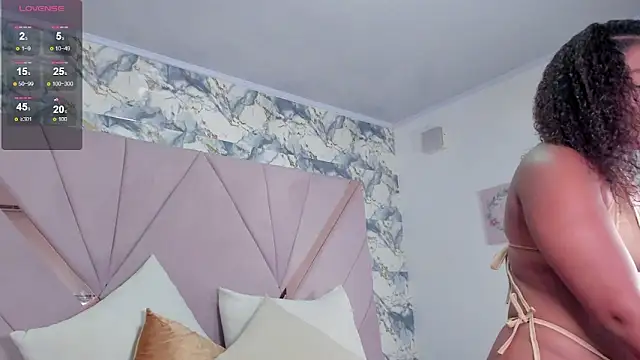 Snapshot of mia_rouxx1 chatting on 25, 3, 2026 mia rouxx1 online show from 25, 3, 2026