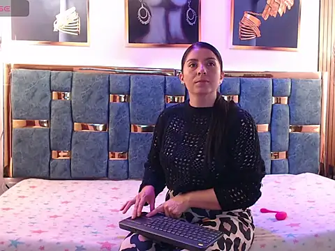 Snapshot of HELLEN_MARK chatting on 30, 4, 2026 HELLEN MARK online show from 30, 4, 2026