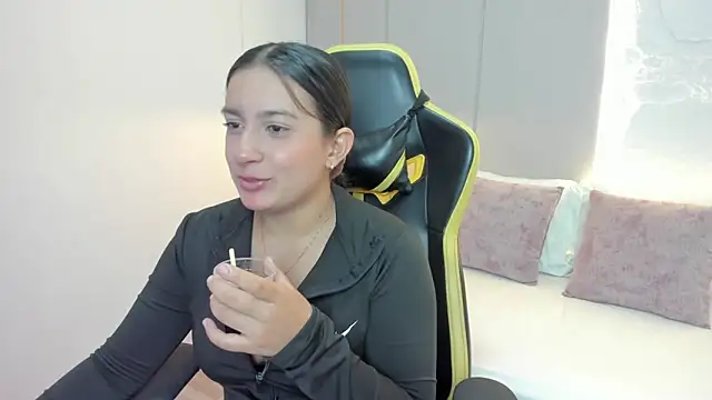 Snapshot of kira_relish chatting on 20, 4, 2026 kira relish online show from 20, 4, 2026