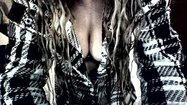 Snapshot of adirajade chatting on 28, 3, 2026 adirajade online show from 28, 3, 2026