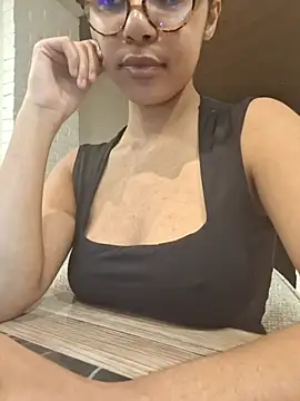 Snapshot of Anonymegirl0012 chatting on 7, 4, 2026 Anonymegirl0012 online show from 7, 4, 2026