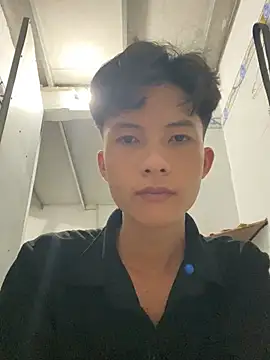 Nguyencuong1999 online show from 10, 4, 2026