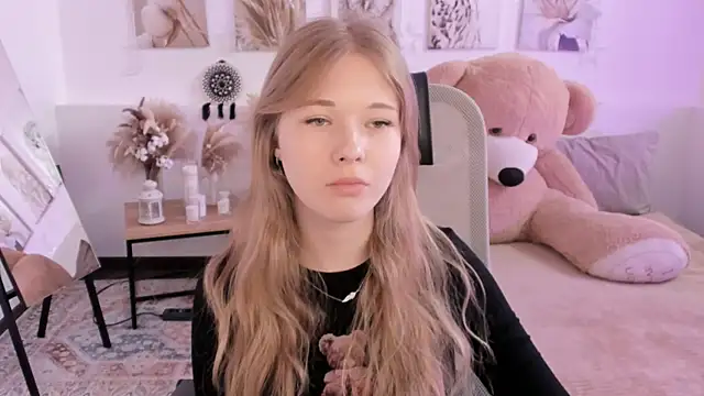 LunasFrost online show from 8, 4, 2026