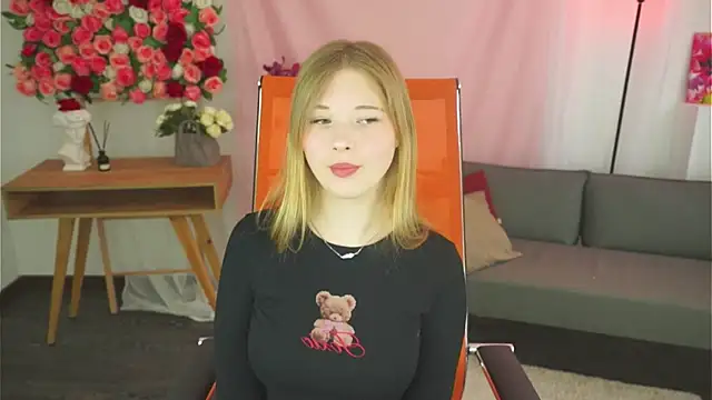 LunasFrost online show from 9, 4, 2026