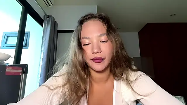 kamila 18 french online show from 19, 4, 2026
