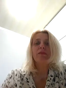 MiaLove183 online show from 14, 5, 2026
